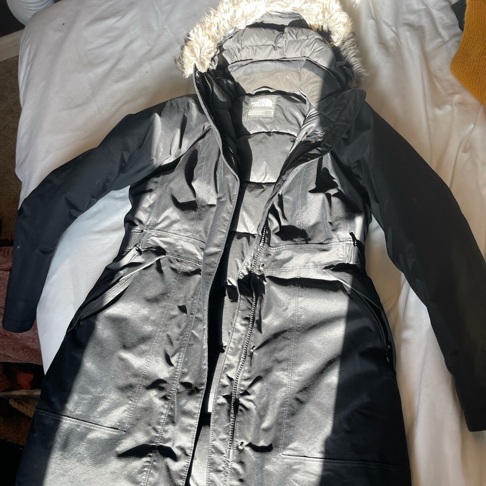 Black mid thigh north face winter jacket. Worn for two seasons. Size small